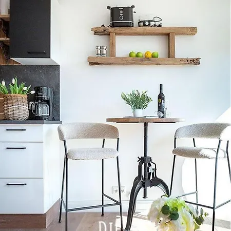 Studio-3 アパート